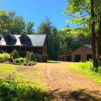 80 acres Magnificent Log Home in Williamstown