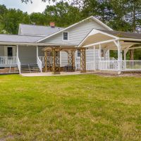 Gorgeous Farmhouse on 10 Acres images 4