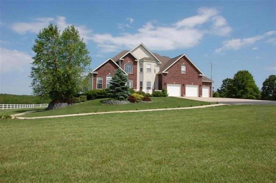 Country Home with Land For Sale in West Plains  MO featured image