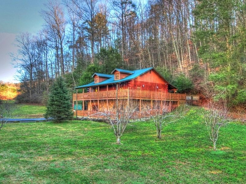 East Tennessee Log Home for Sale Cosby TN 37822 Cocke County featured image