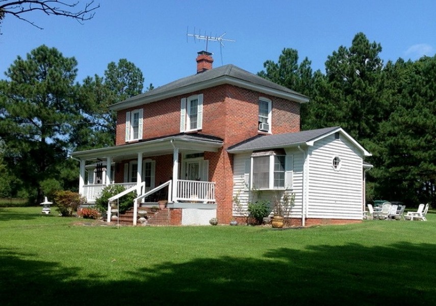 Stunning Country Home with Acreage For Sale in Kenbridge  VA featured image