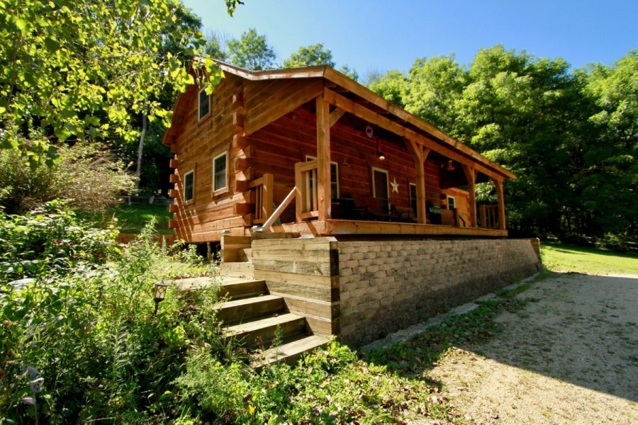 Paramount Trophy Whitetail Camp in La Farge  Wisconsin featured image