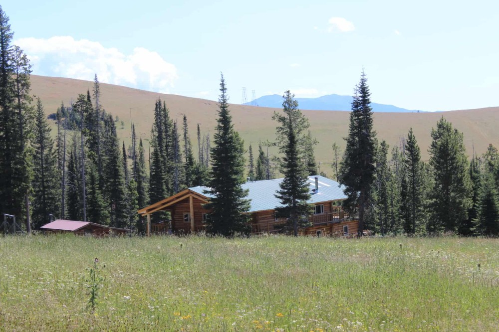 Hoodoo Creek Mountain Retreat featured image