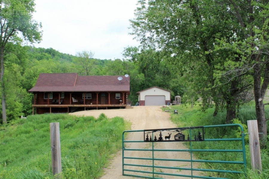 Luxury Cabin with Trophy Hunting Land in Buffalo County WI Hunting