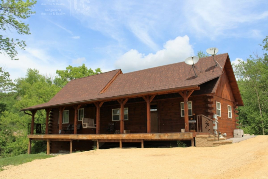 Luxury Cabin with Trophy Hunting Land in Buffalo County WI Hunting