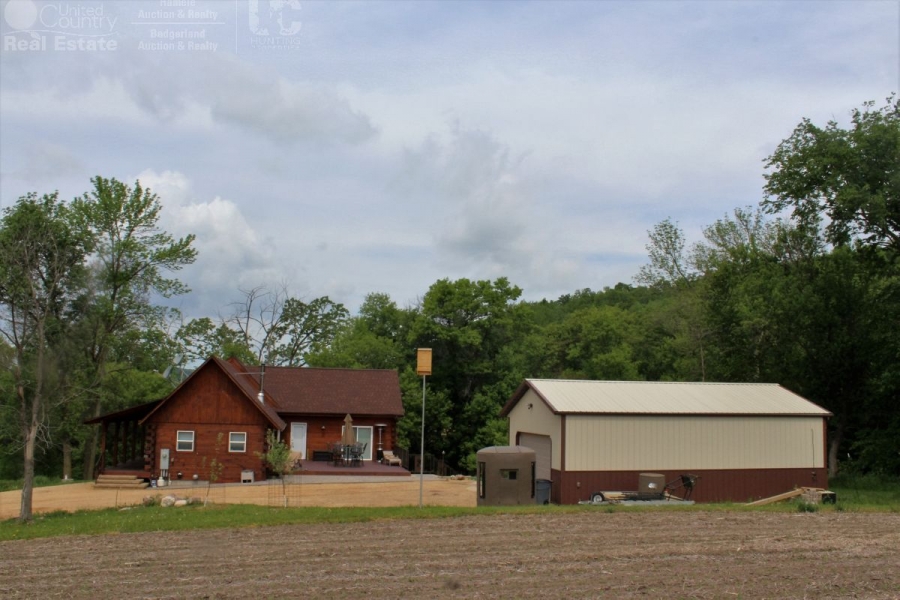 Luxury Cabin with Trophy Hunting Land in Buffalo County WI Hunting