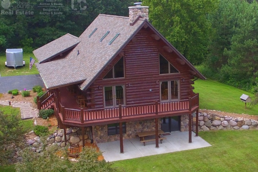 Log Home with Prime Hunting in Marquette County featured image