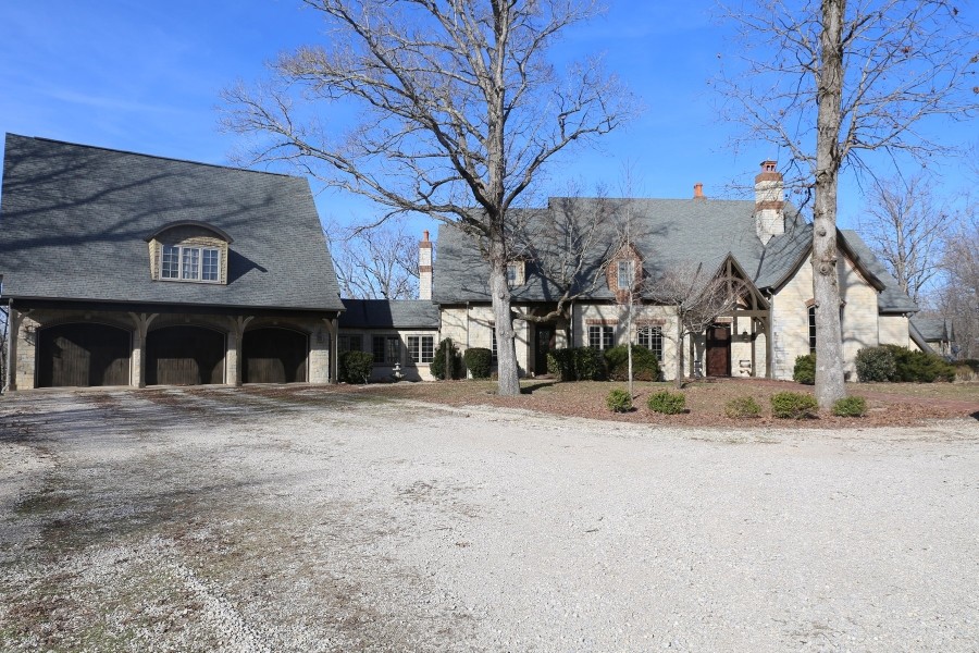 Stunning Luxury Home in The Ozarks For Sale in Thayer  MO featured image