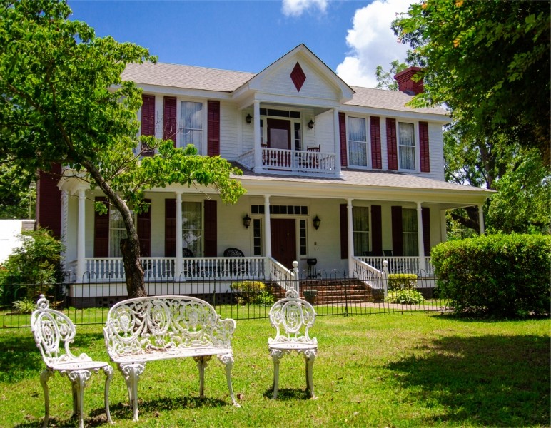1 020 Acres with a Home in Monroe County at 50361 Dan Taylor Road in Aberdeen  MS featured image