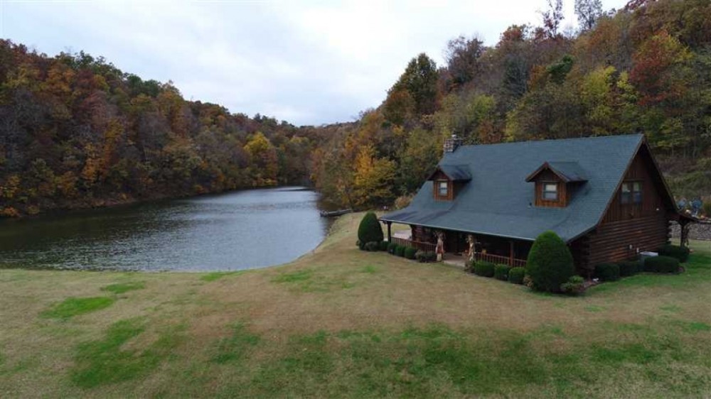 Lakefront Executive Ranch For Sale in Northwest Arkansas featured image