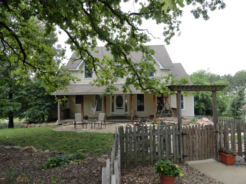 Country Home &nbsp; Commercial Acreage For Sale in Dent County MO featured image