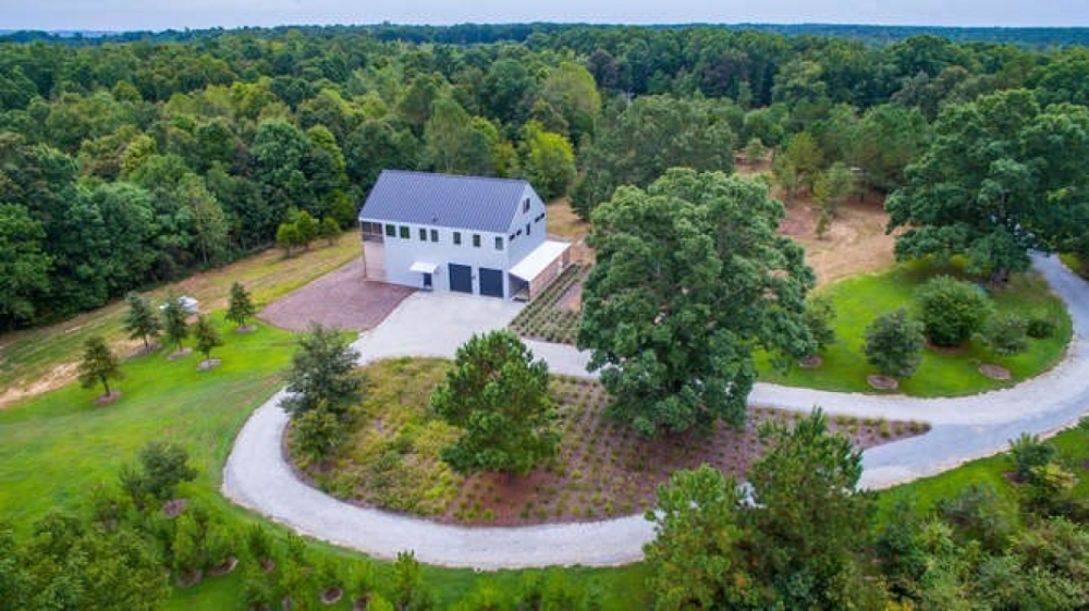 Luxurious Country Home on 95 Acres For Sale in Duck River  TN featured image