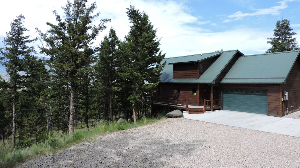 WHISPERING PINES RETREAT featured image