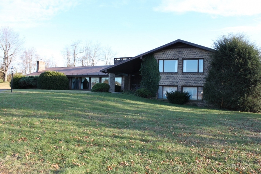 Executive Home &nbsp; Commercial Acreage For Sale in Southwest VA featured image