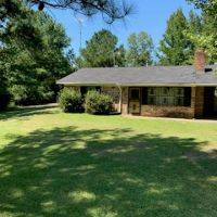Beautiful 10 acre property with single family home that could be used as hunting house