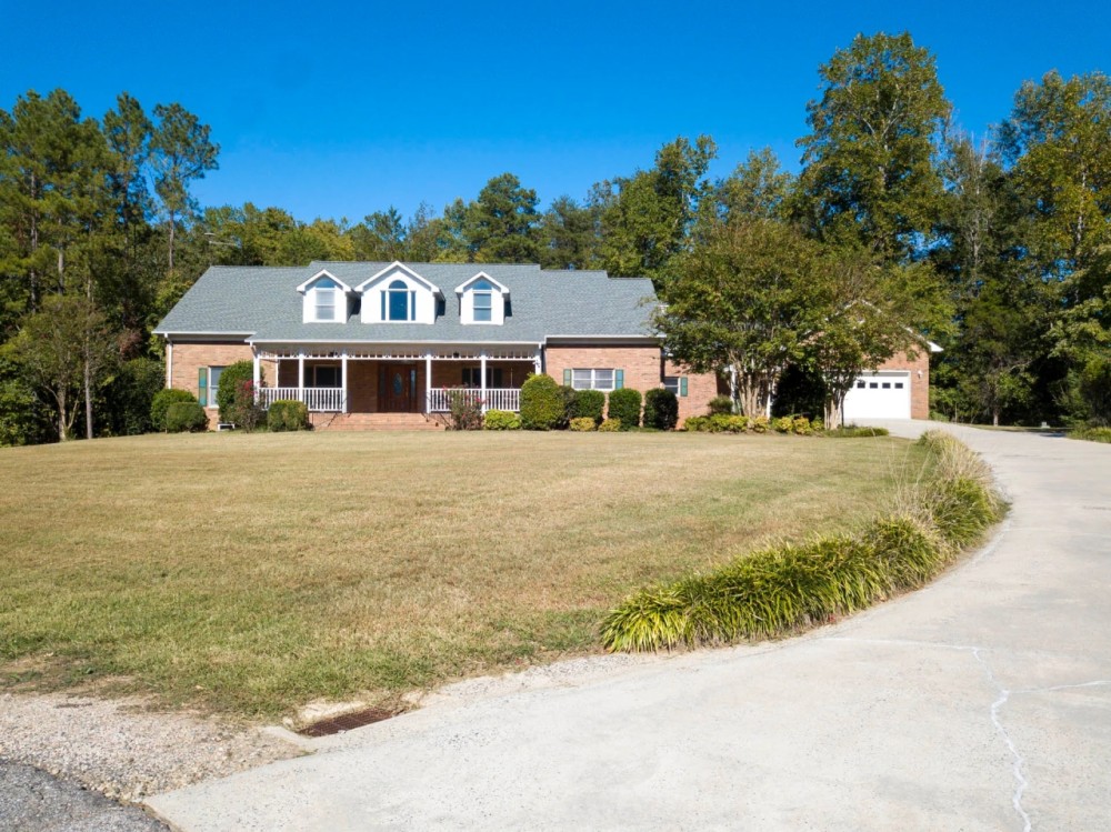 Estate Home With Acreage and Warehouse In York County SC featured image